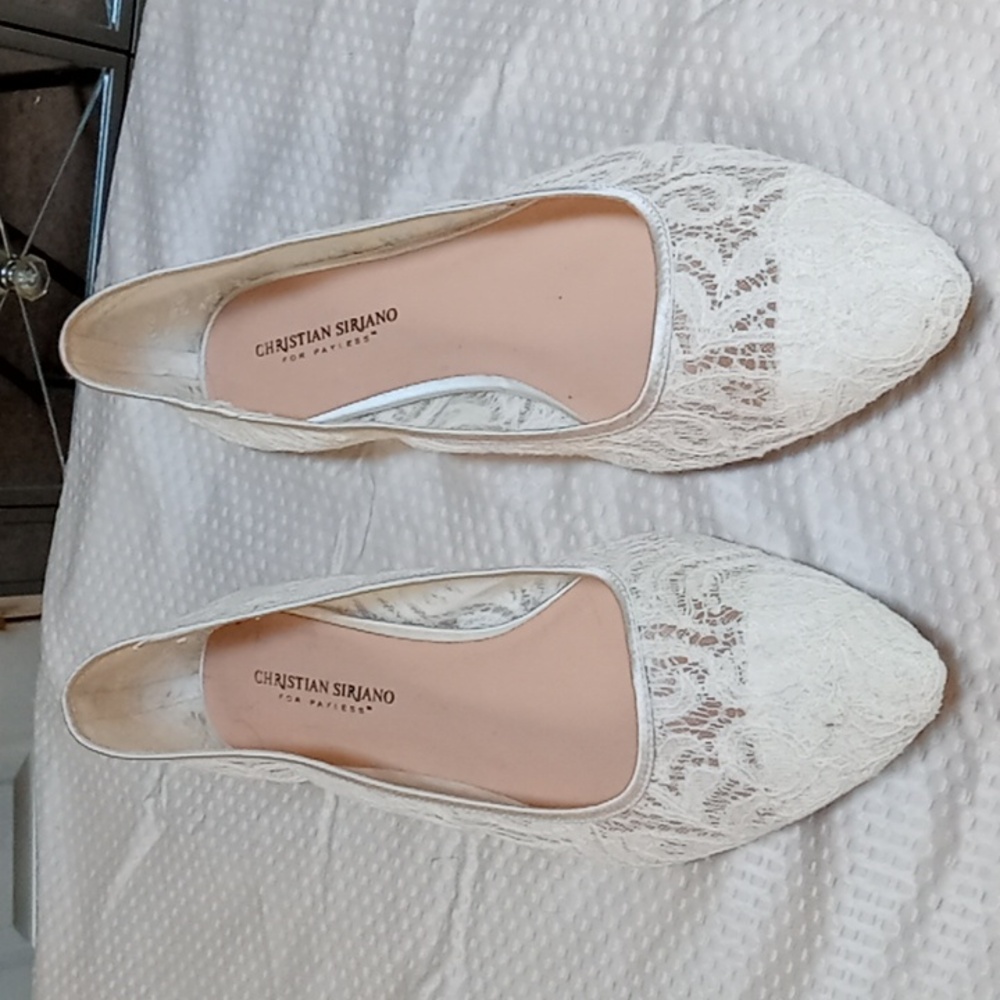 Women's Lace Cream/Egg Shell Color Shoes Never Worn
